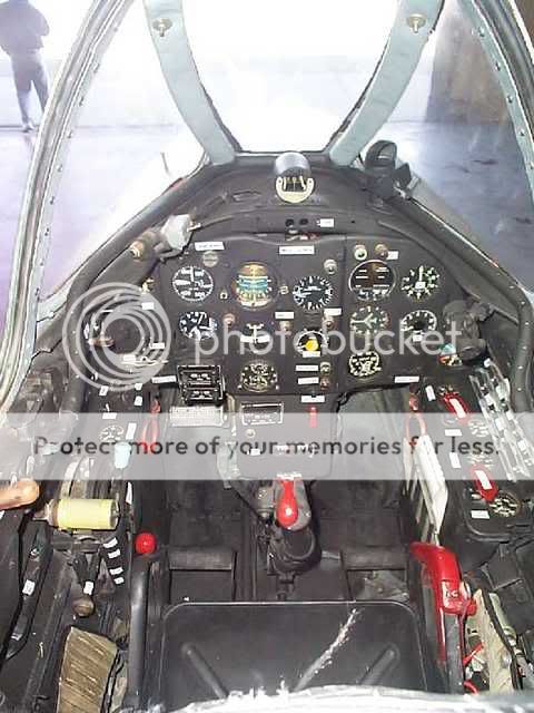 MiG_cockpit21.jpg