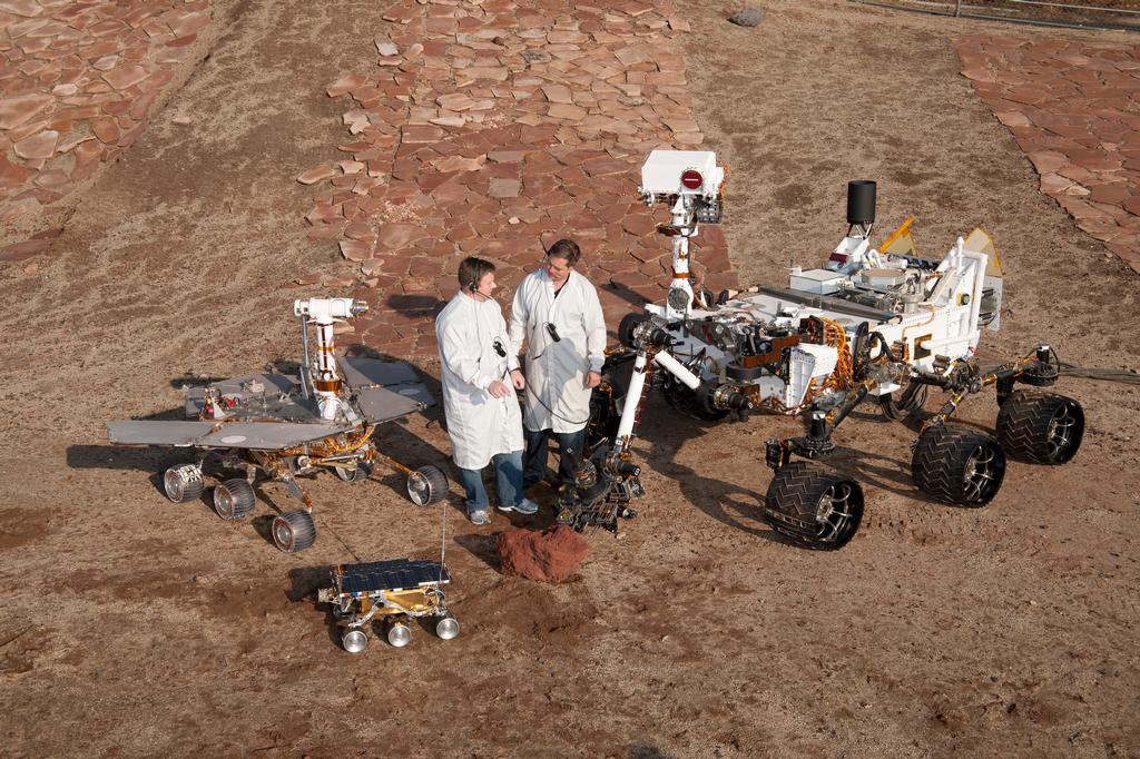 PIA15279_3rovers-stand_D2011_1215_D521-br2.jpg