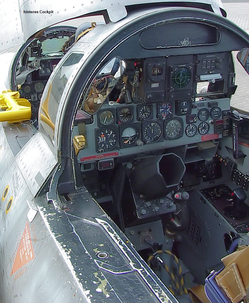 a_F-4_Phantom_II_-_Cockpit_2.jpg