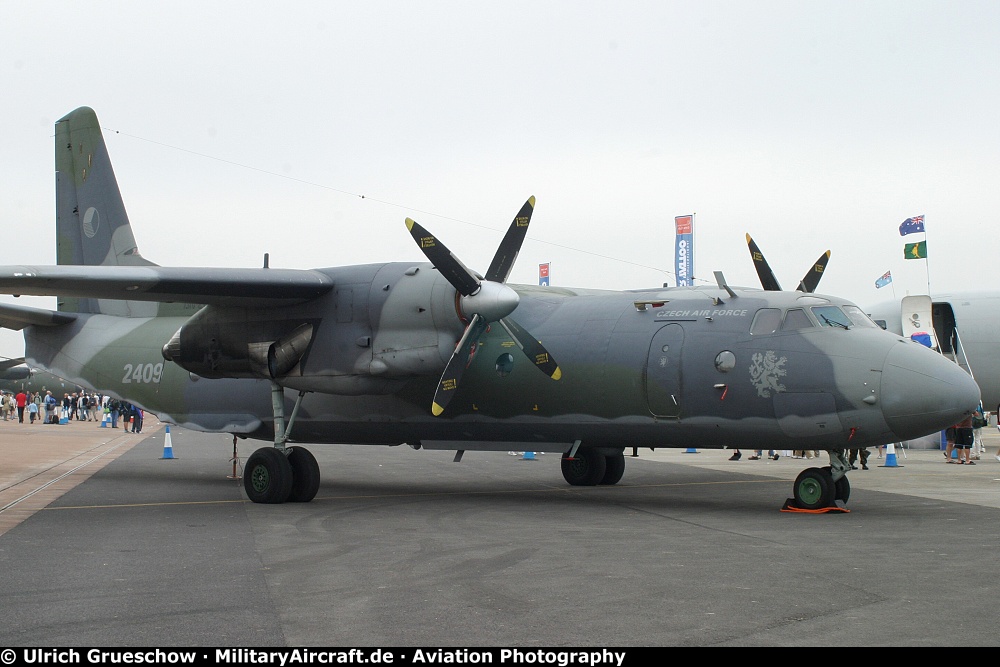 An-26_RIAT2006_001_800.jpg