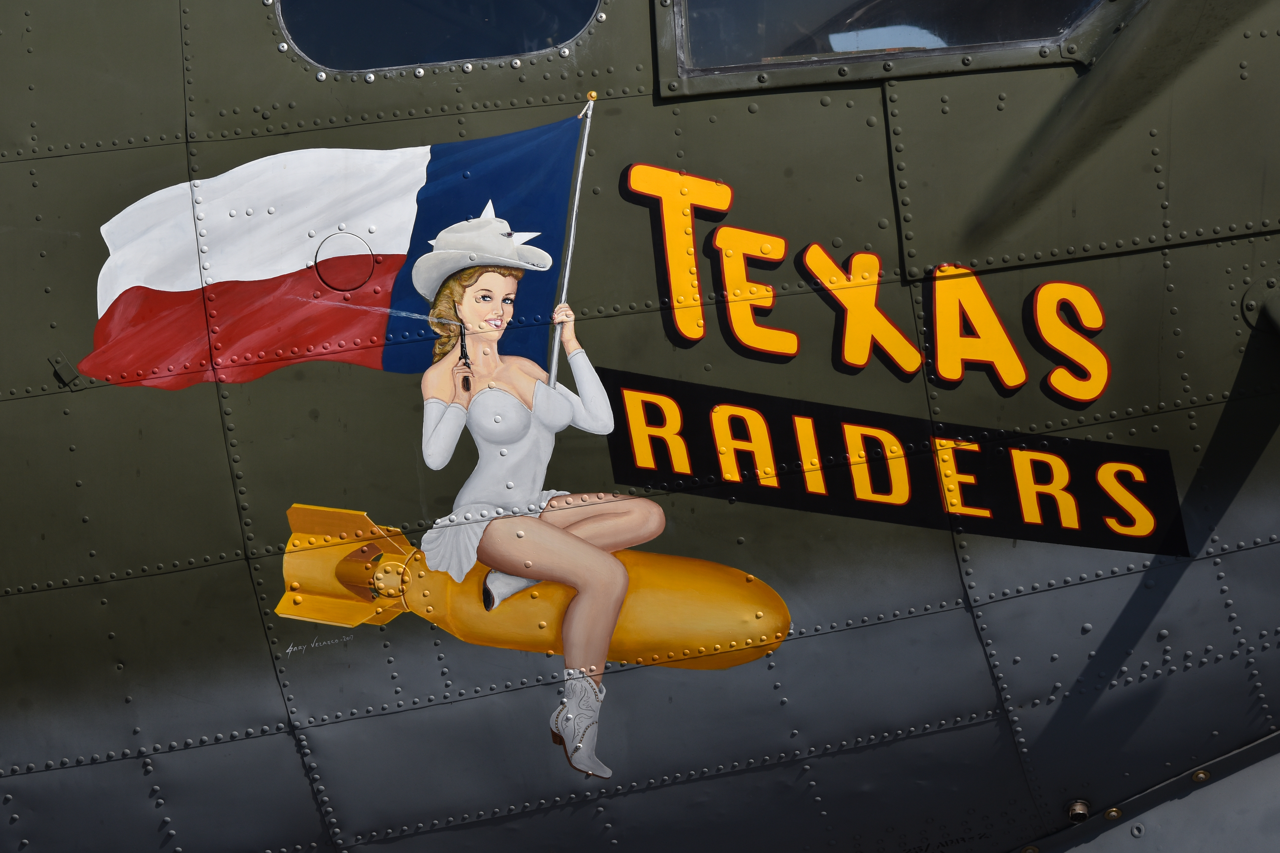 Nose-art_on_B-17G-95-DL_Flying_Fortress_
