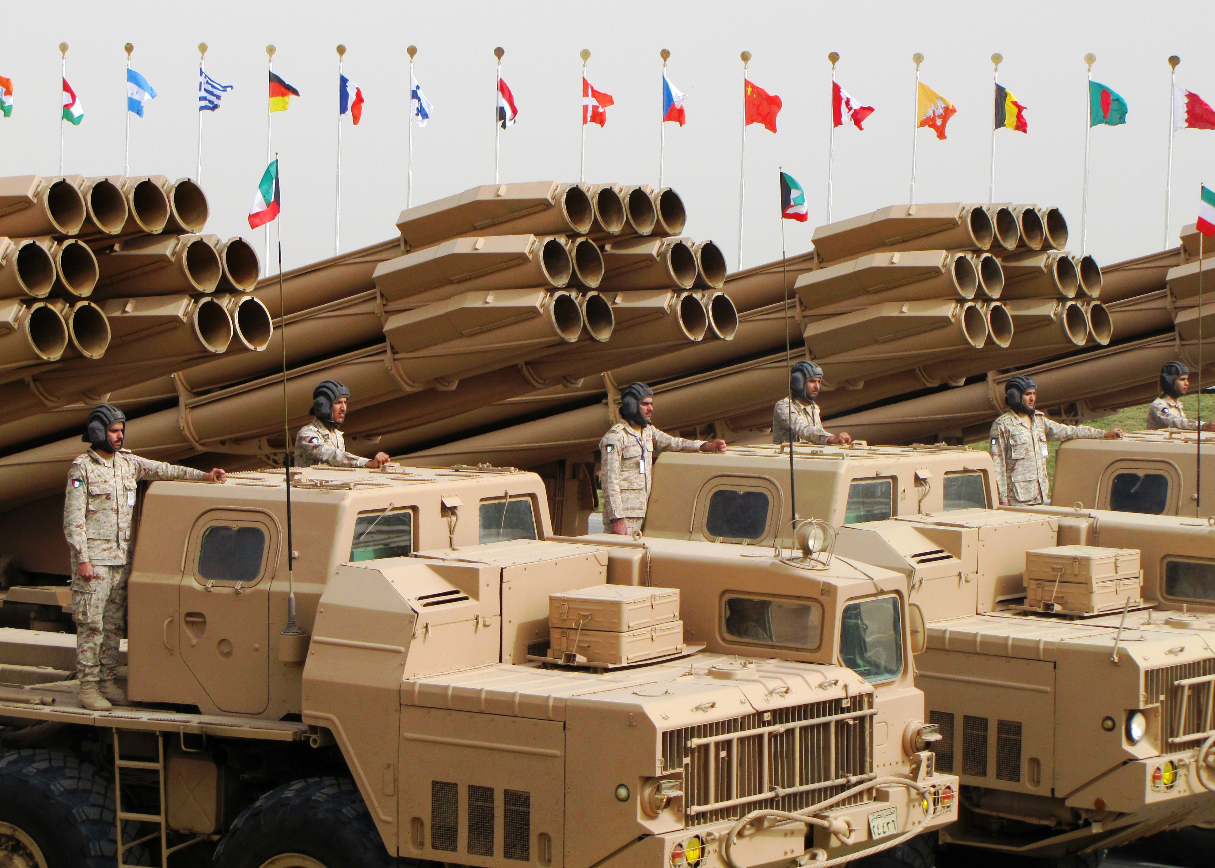 Kuwait_BM-30_Smerch_launchers,_2011.jpg