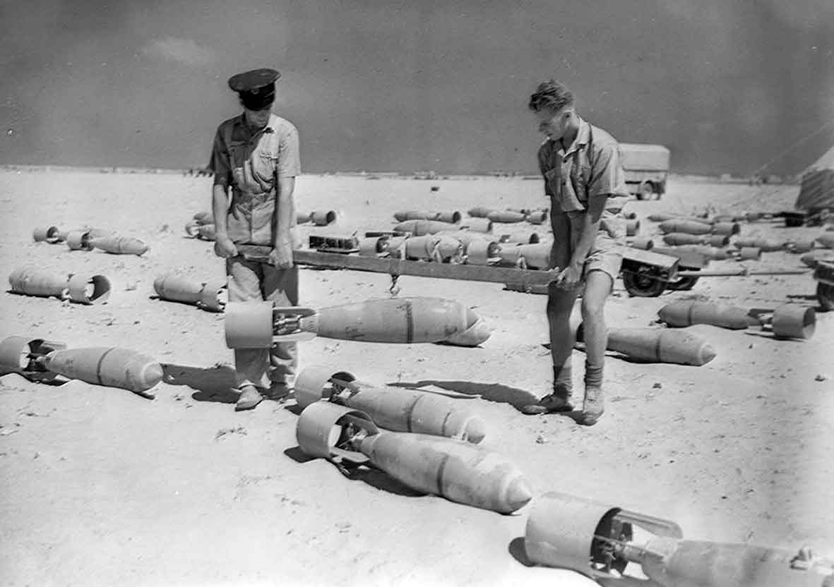 1930s Bomb Pack 01