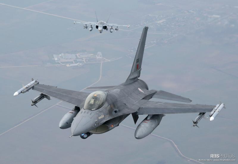 FA-18_F-16_BalticAirPolice_2015.jpg