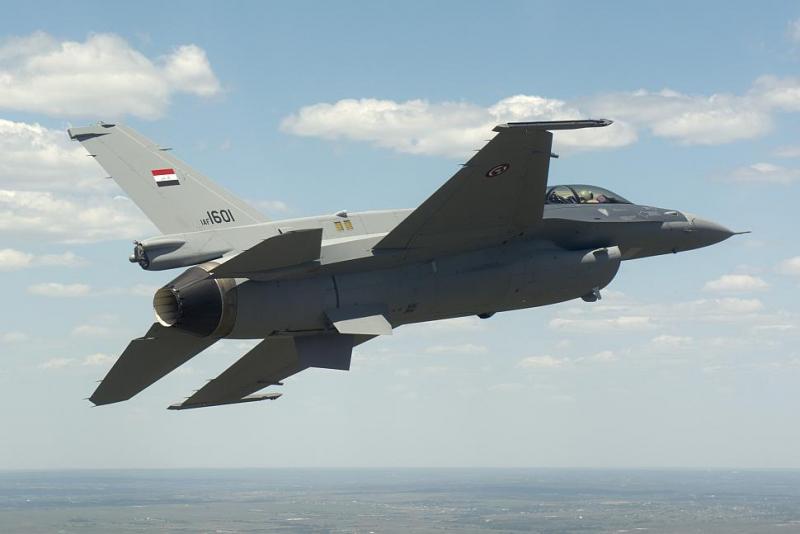 F-16D_B52_IraqAF_2014.jpg