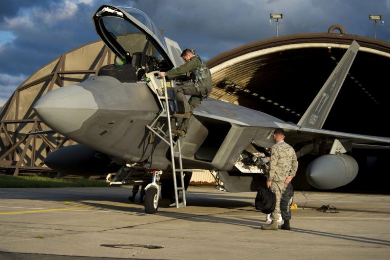 F-22-arrive-Spang_11.jpg
