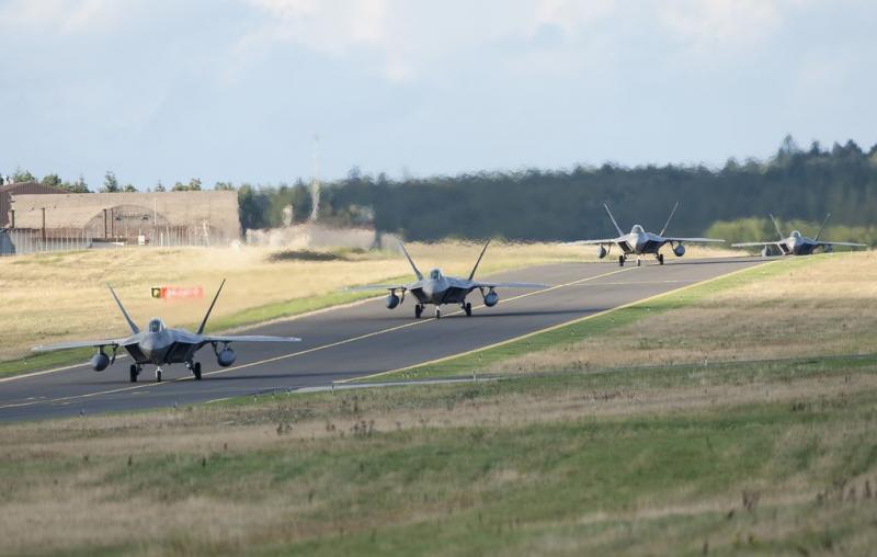 F-22-arrive-Spang_17.jpg