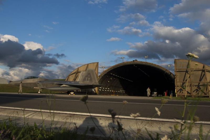F-22-arrive-Spang_08.jpg