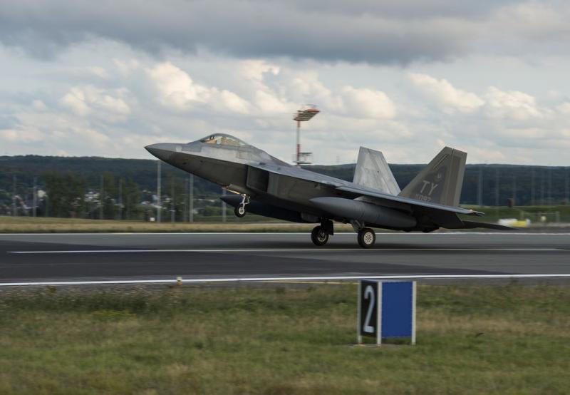 F-22-arrive-Spang_18.jpg