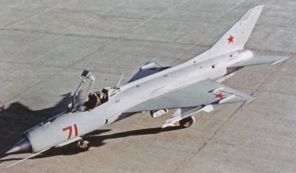 59ca71807b104_Ye-7(MiG-21P).thumb.jpg.b098020034b517b62eefab785243c18b.jpg
