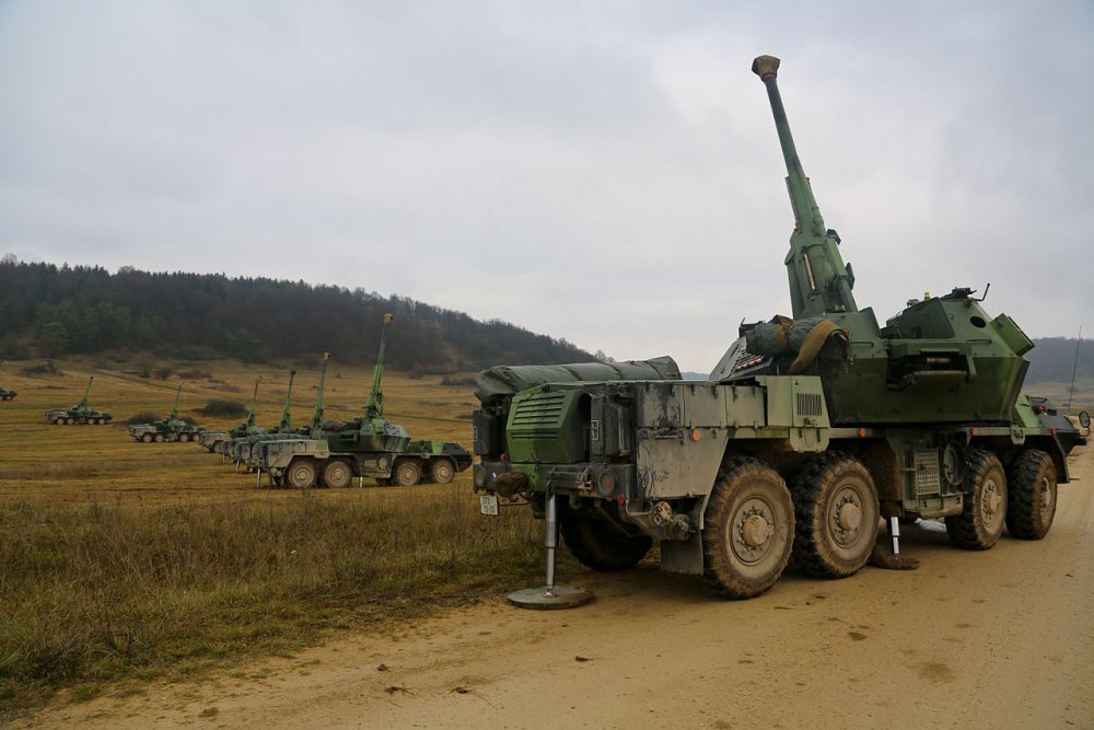 Czech_Army_152mm_howitzer_battery_DANA.thumb.jpg.499573a120368ae56d5cf06255eeed8a.jpg
