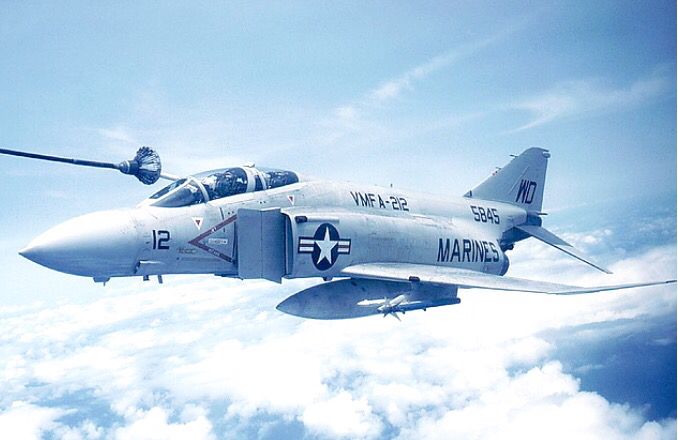 F-4J_refuelUSN.jpg.bec1275f9c834e6b6745aec5addbe703.jpg
