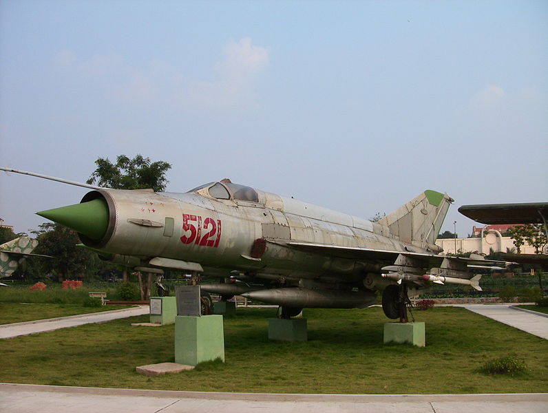 796px-MIG21_MF_so_5121-WIki.JPG.b6d80ea5ba4cfaeb8dd4f786dfc931d0.JPG
