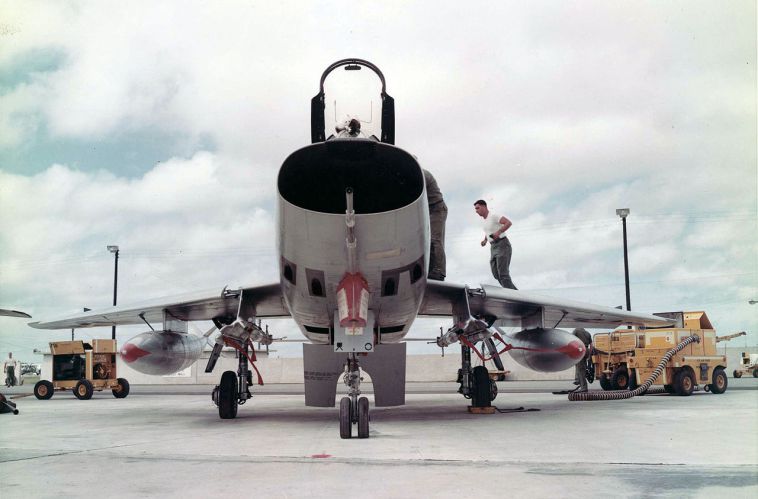 1280px-North_American_F-100D_060922-F-1234S-002.jpg.6c785fd63c47f099d55aca8b03688ac7.jpg