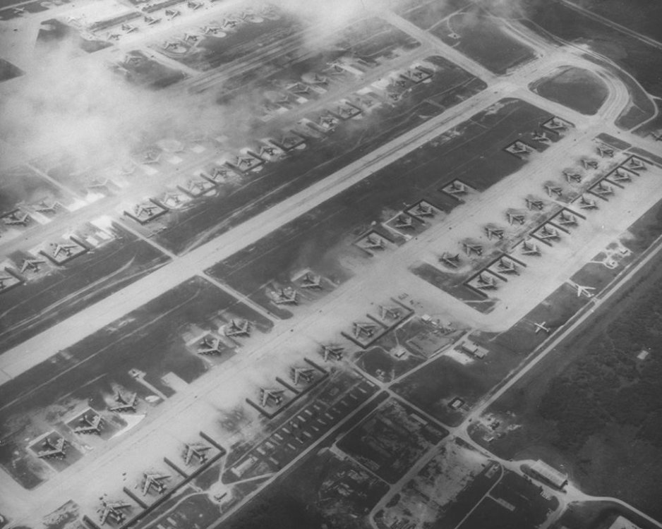 B-52-Andersen.thumb.jpg.a957be4fee777bdd29623414fccc32fc.jpg
