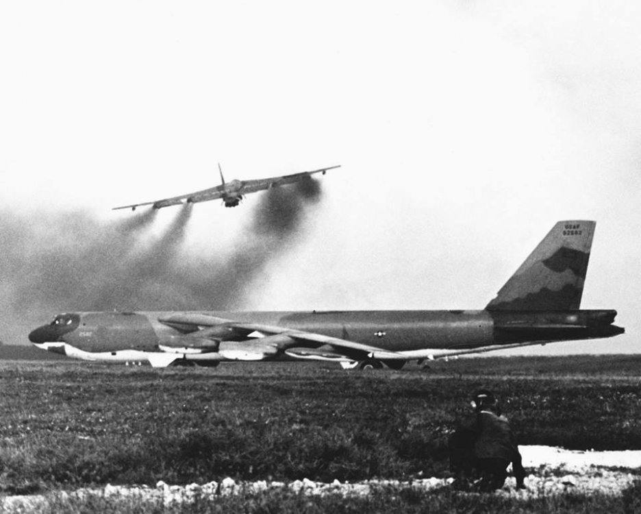 B-52G.thumb.jpg.2a804b1b6848e99d2353c2181d677ea9.jpg