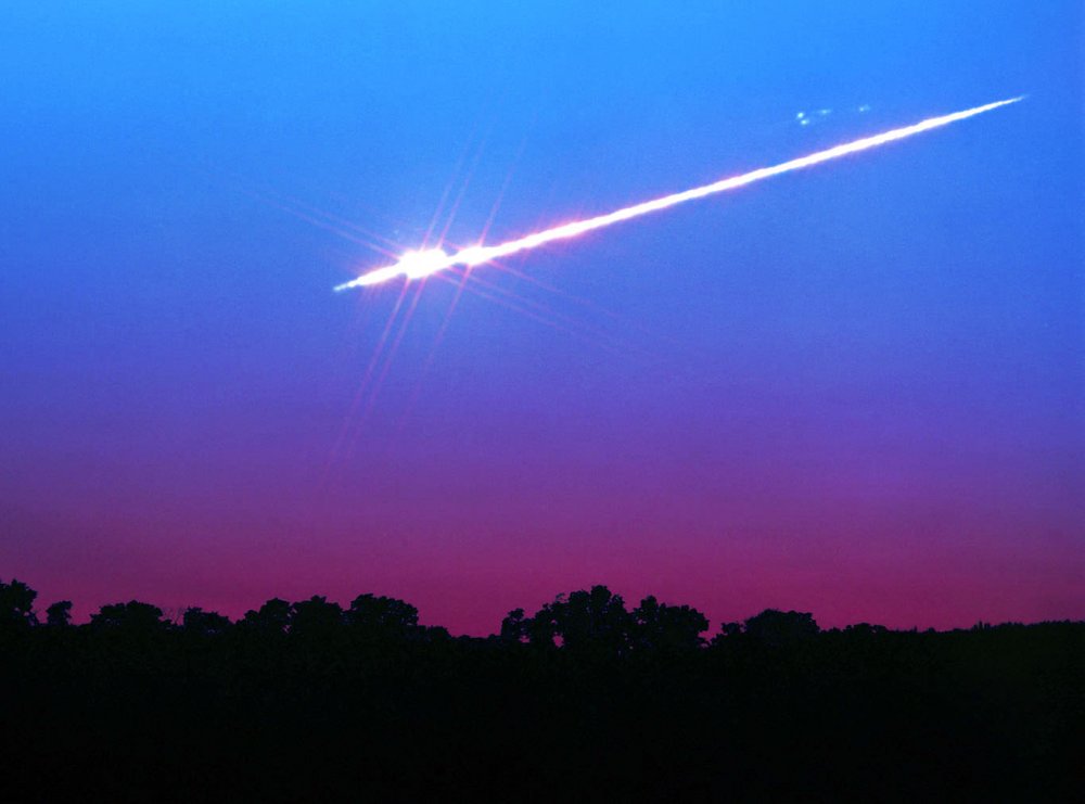 MeteorFireball_breakup_Chumack.thumb.jpg.440bd1f0e8f873b9fefecec9318a5868.jpg