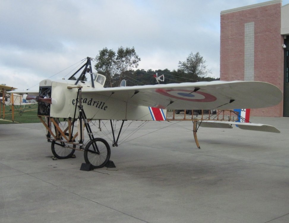 Bleriot XI (1a).jpg