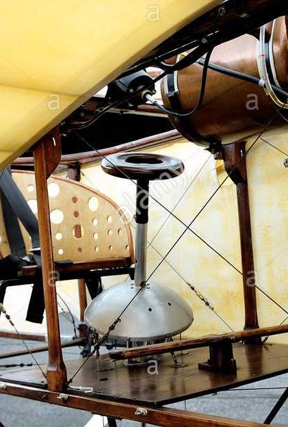 reproduction-of-the-bleriot-xi-presentation-on-the-airfield-of-mende-GGRFWM.jpg.f53534bbe7961010c9d6ac3534772ea1.jpg