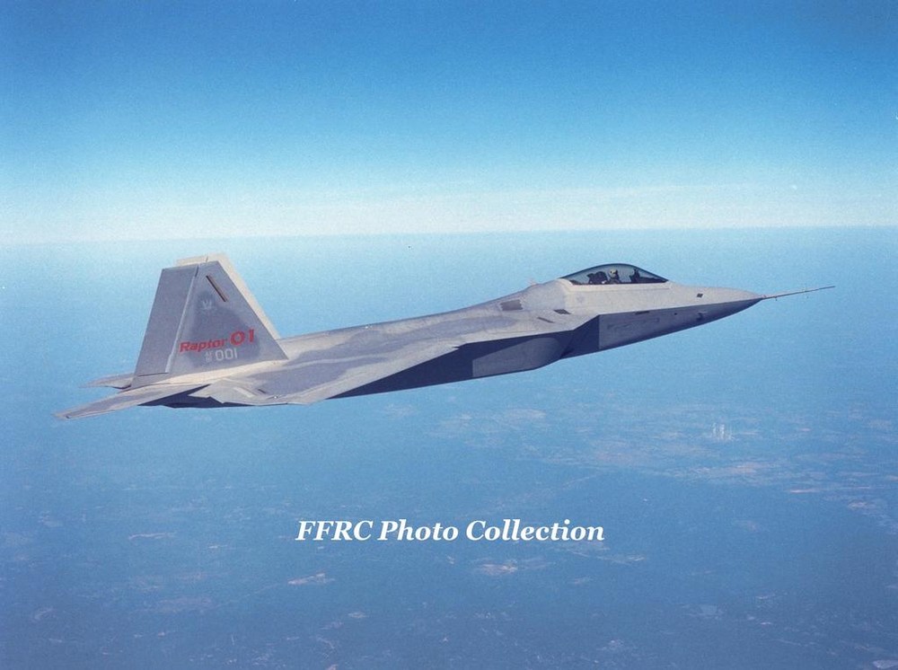 f_22_emd_prototype_91_4001_raptor_01_by_fighterman35_db8hjz9-fullview.thumb.jpg.d593eb80680071df18a9ea204407c63f.jpg
