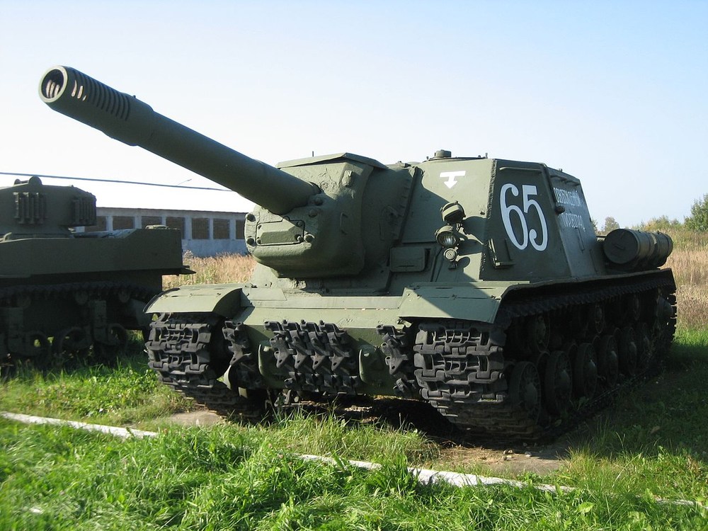 Isu152_Kubinka.jpg