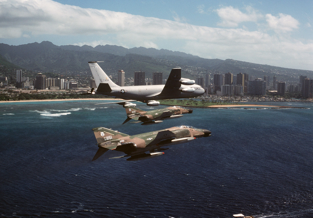 F-4Cs_HawaiiANG_KC-135A_1979.jpeg