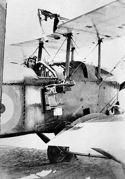 5ed7a6ee81e74_MiddleEast_1917.LieutenantA.T.ColeoftheAFCinaMartinsydeG.100withaWilliamsonaerialcamera.jpg.627c7381b751f40a0c5acafd4f20e67f.jpg