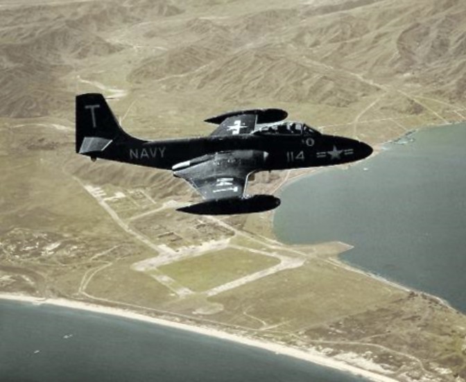 F2H_Banshee_VF-11_over_Wonsan_colour_1952.jpg.a5ab1d8faed83c0a0fc43aed7014877a.jpg