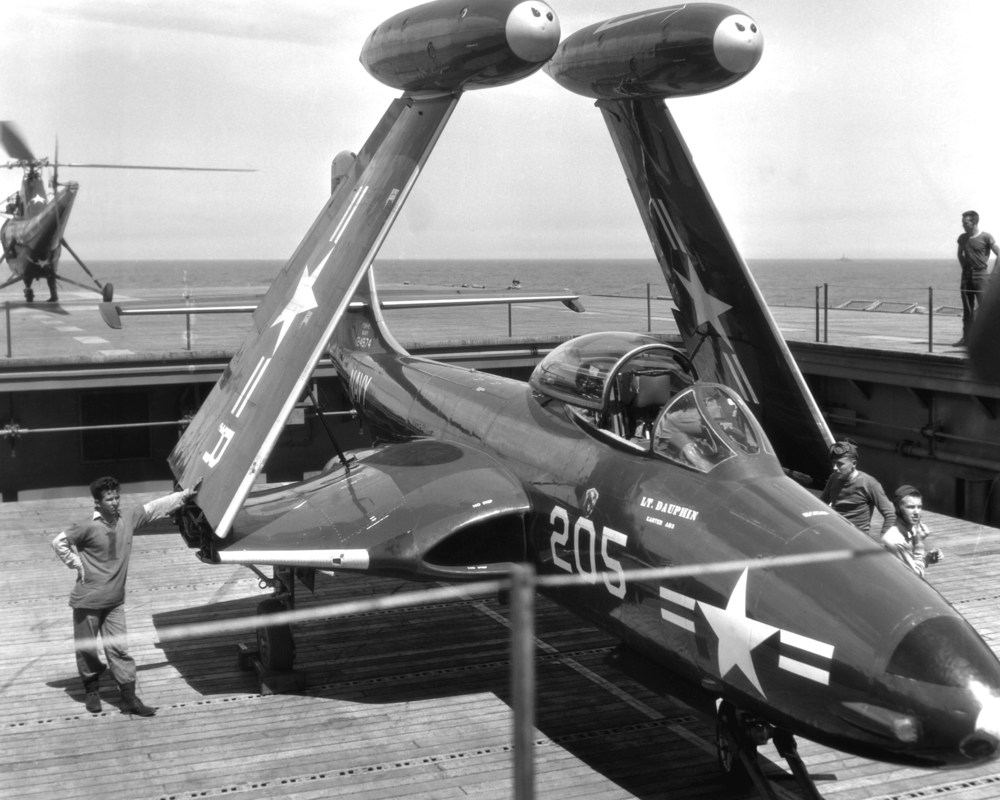 F2H_on_USSEssex_elevator1951.thumb.jpeg.1fca97f4313e256d792827f04db5b5db.jpeg