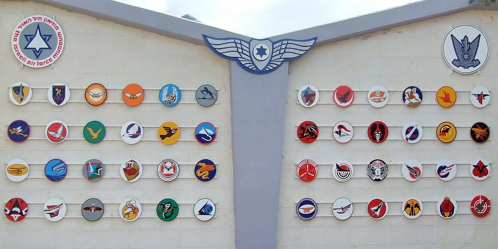 1200px-IAF_symbols_cropped.thumb.jpg.26f2fca5246b3e4b2813be56e5d2ff8f.jpg