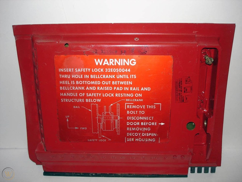 4-phantom-ii-ale-29a-chaff-dispenser_1_e71d41f9dd16543481e5607b73bcce78.thumb.jpg.f7d41e18b445cd62d0b0f7b4243346bd.jpg