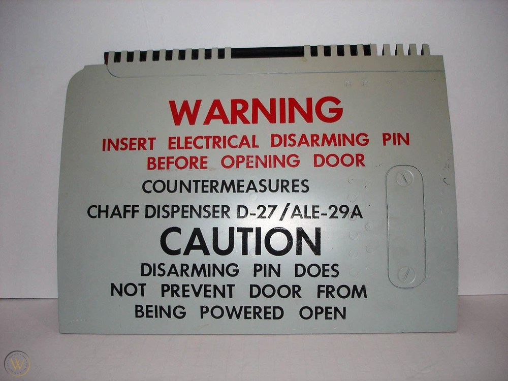 4-phantom-ii-ale-29a-chaff-dispenser_1_e71d41f9dd16543481e5607b73bcce78a.thumb.jpg.45c9da24418bce50bb3edd41db68b91e.jpg