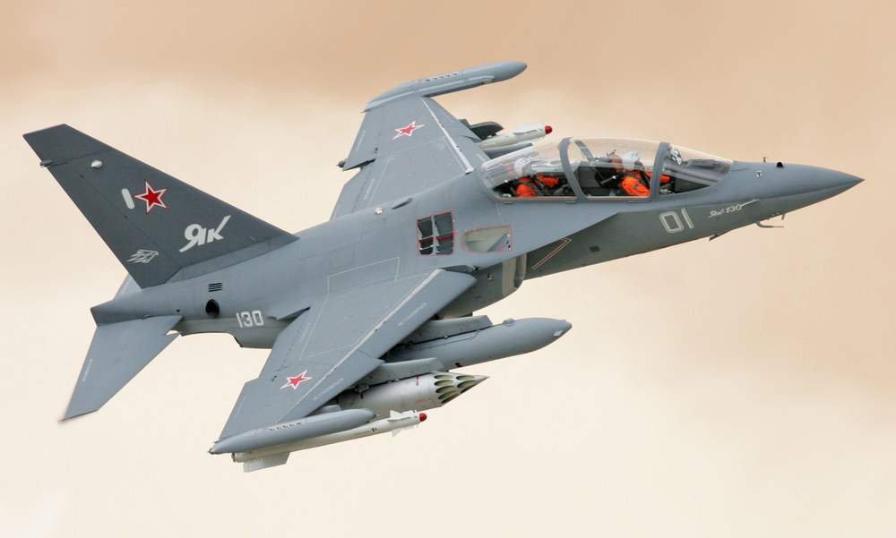 Yakovlev_Yak-_130_(modify).jpg