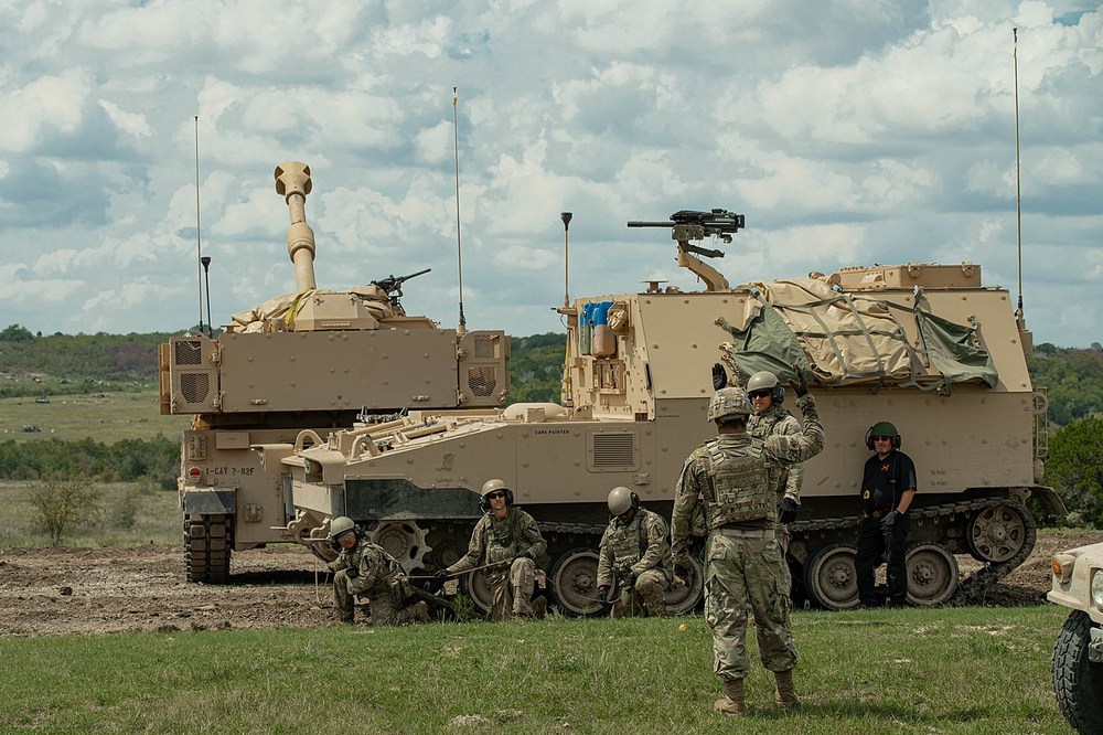 1280px-M109A7_-_200916-A-BT735-939.jpg