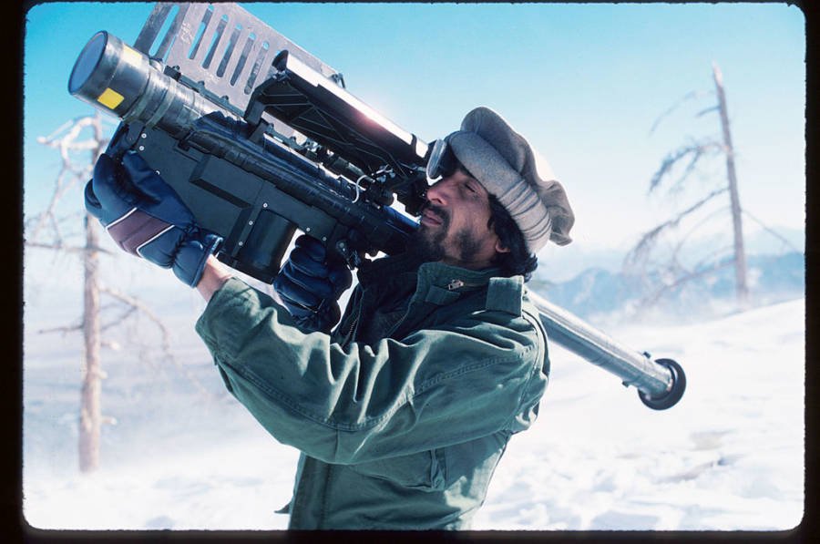 mujahideen-with-stinger-missile.jpg.0a462babac41d10916985469b437d496.jpg