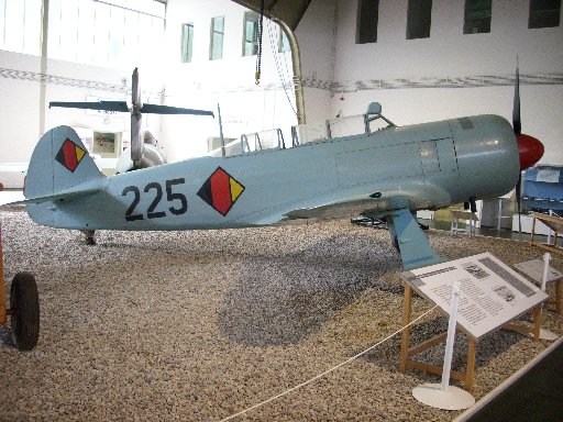 64a95d7adc13a_Jak-11-Bild10DieseJak-11fhrtdasersteNVAHoheitszeichenwelchesnochohneStaatswappenauskamFotoNormann.JPG.4dcf8aca71e8f0baba296b57a54ad79a.JPG