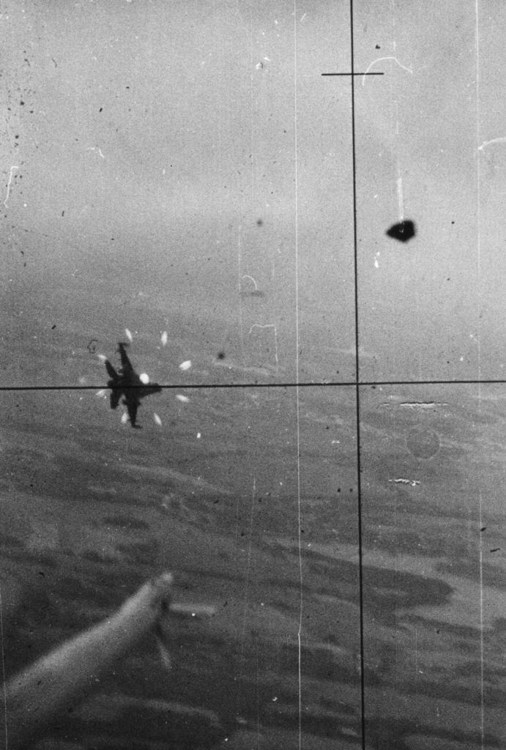6567806646a89_F-16imVisier.thumb.jpg.105431c6f4d6f9e8e3c995c6370145ab.jpg