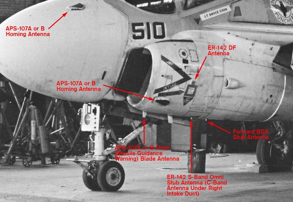 66070c7eef0df_Mod0EarlyForwardFuselageantennas.thumb.jpg.cc1ab952c707793c8368ec006125d402.jpg