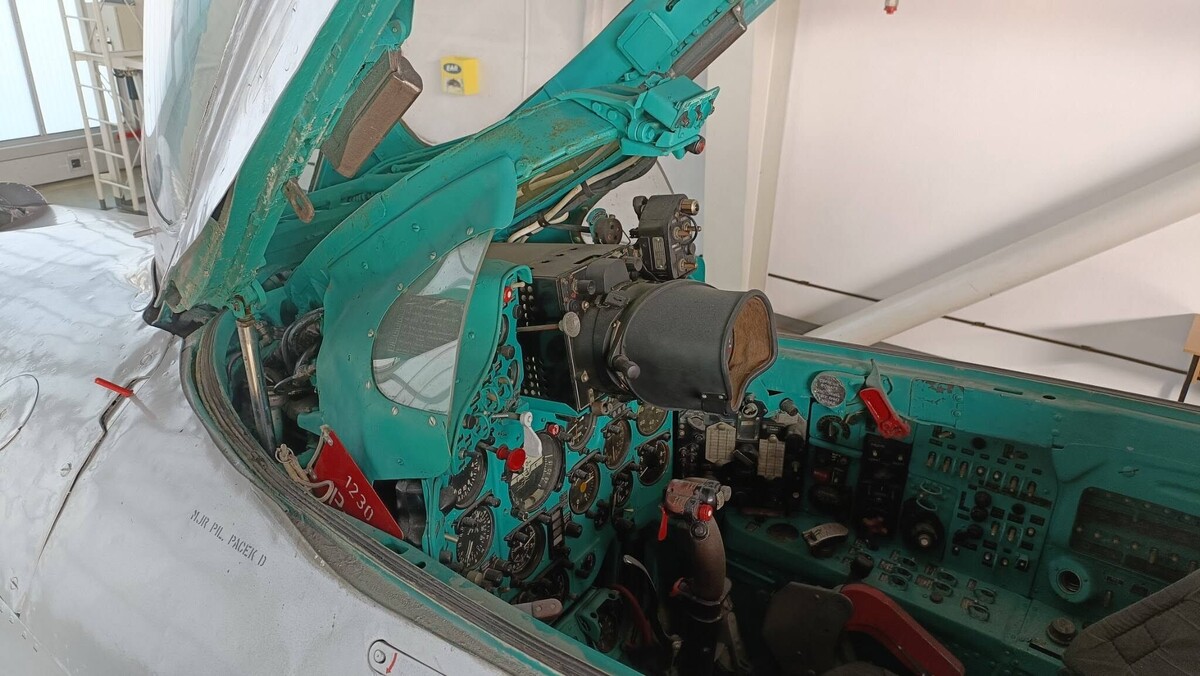 MiG-21PFPit002.thumb.jpg.7ff8cd3a9855a1b6f85f22ad1ffea171.jpg