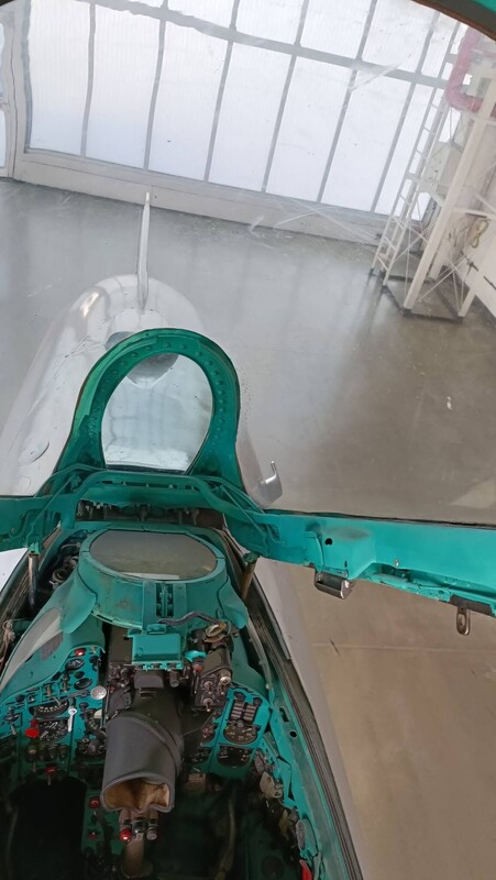 MiG-21PFPit003.thumb.jpg.ed2baa245c8f5c569921a4a54a55c080.jpg