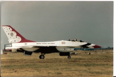 F-16 thunderbird 1986 dayton airshow.jpg
