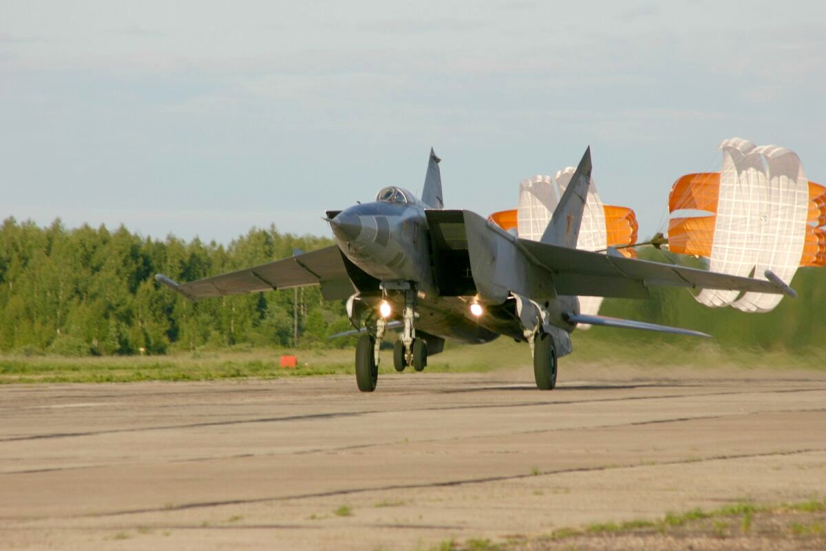 mig-25r_2_l.jpg