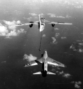 F-8 getting gas from a KA-3D