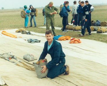 Laying parachute