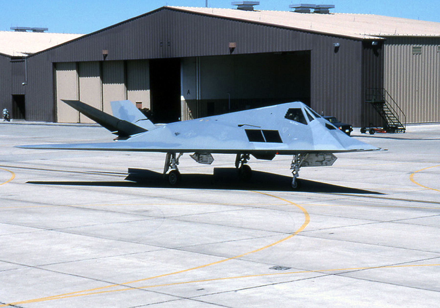 Tr 3 8. F 117 стелс. Lockheed f-117 Nighthawk. F117 Mercedes.