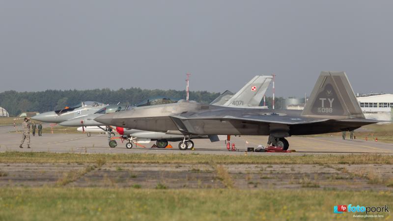 F-22A_Poland_2015.jpg