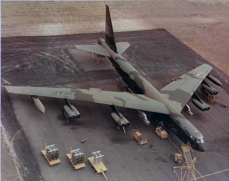 B-52D.jpg.d5e2cb14a48e933ce95a6dec4a0c53f9.jpg