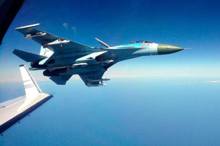 Su-27-intercept.jpg.644b72f17530f8d174510d5cb9d4ec07.jpg