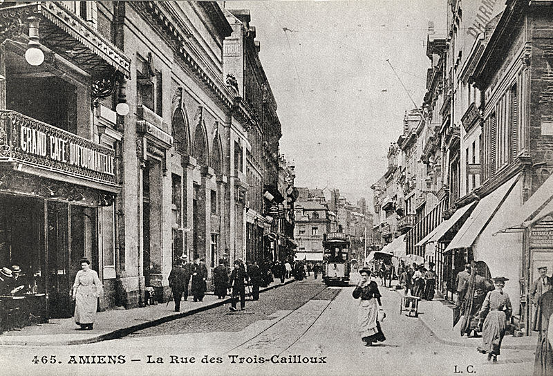 800px-Rue_des_Trois_Cailloux_à_Amiens_avant_1914.jpg