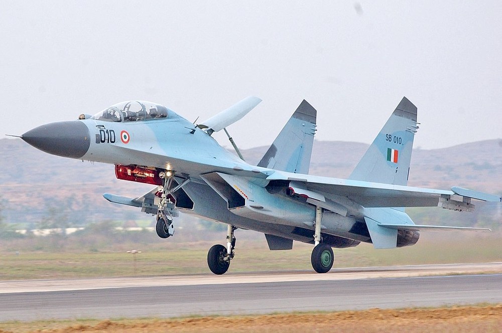 1024px-SU-30MKI_India_(cropped).jpg